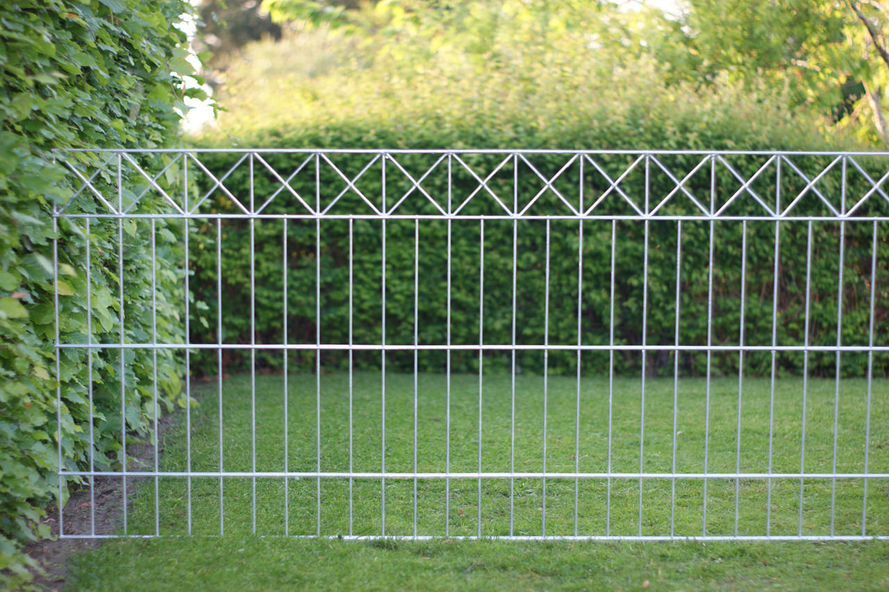 Panel fence with Deco 