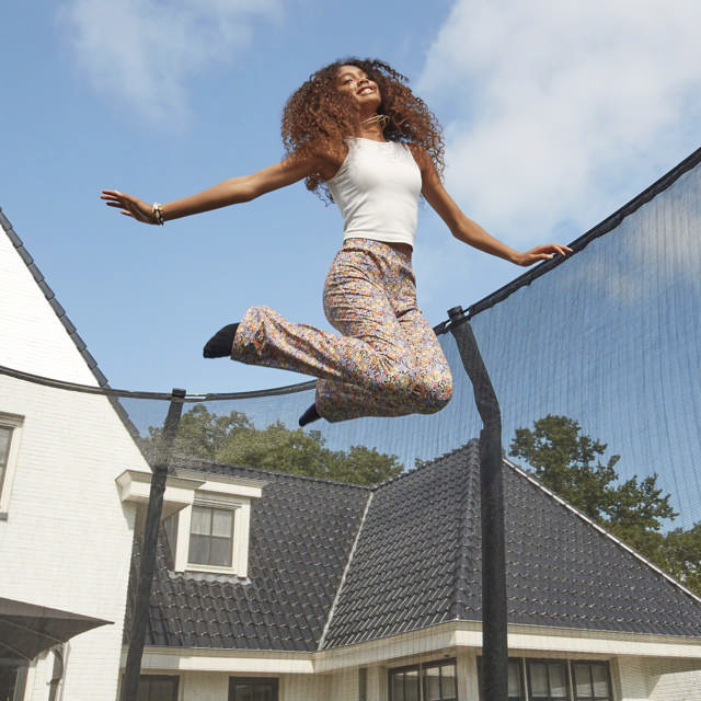 First Class trampoline, rectangular 366 x 214 cm, black, incl. ladder and safety net Salta