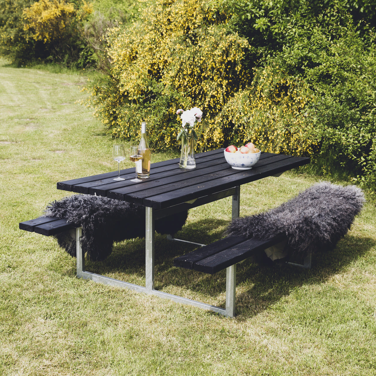 Picnic table 