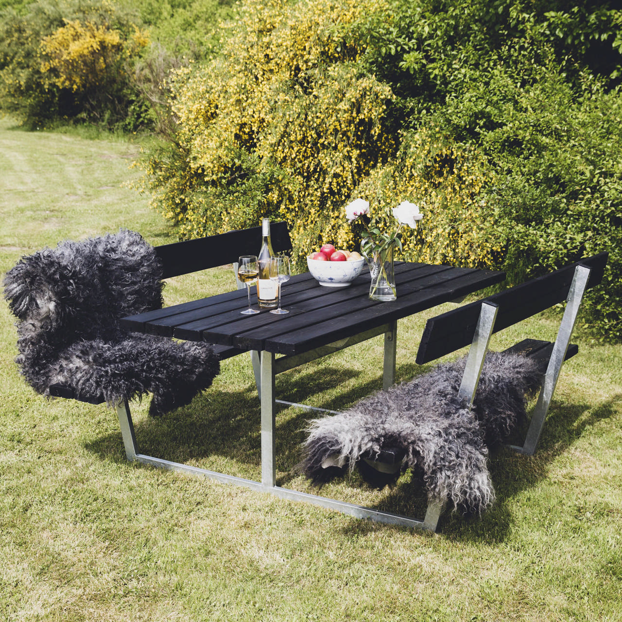 Picnic table 