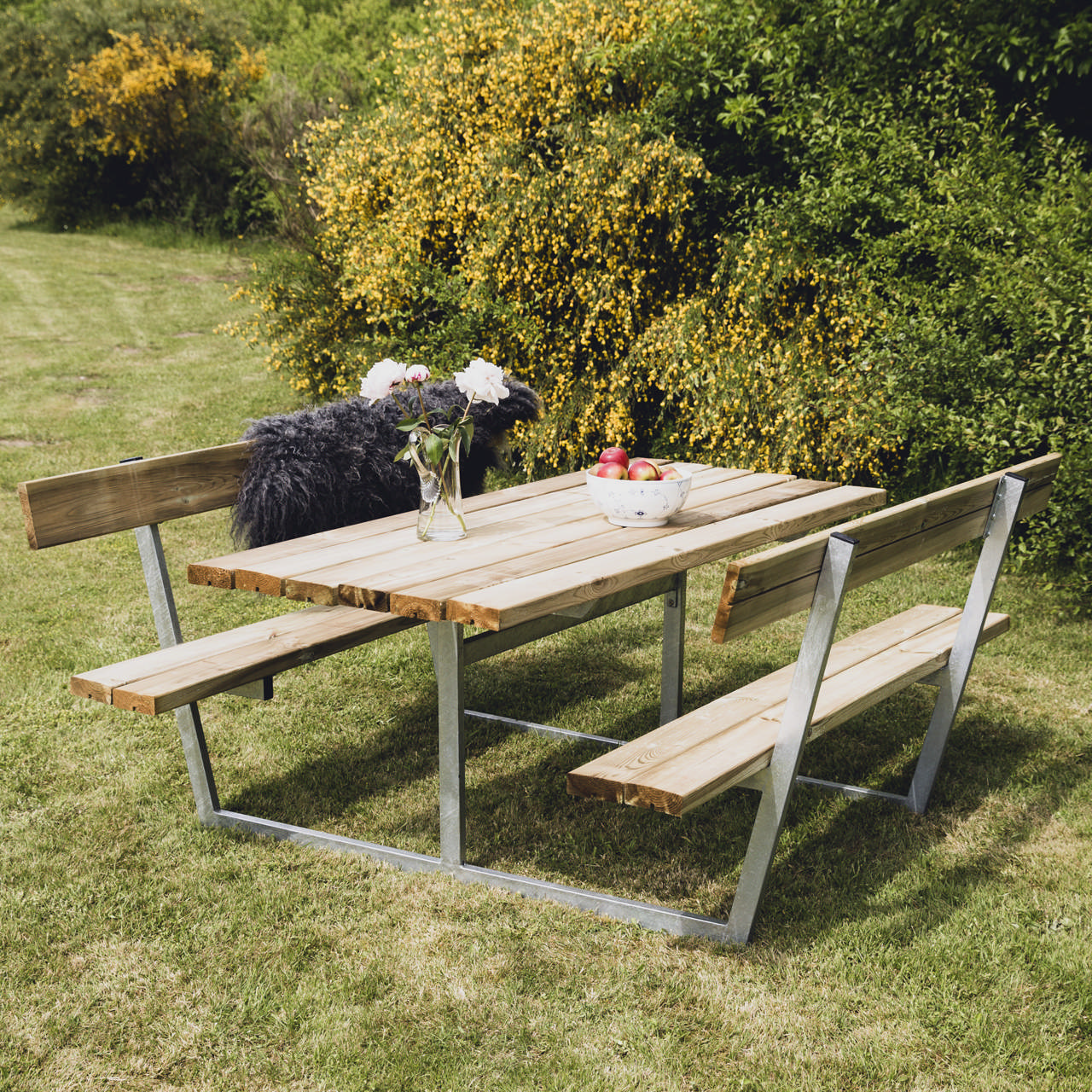 Picnic table 