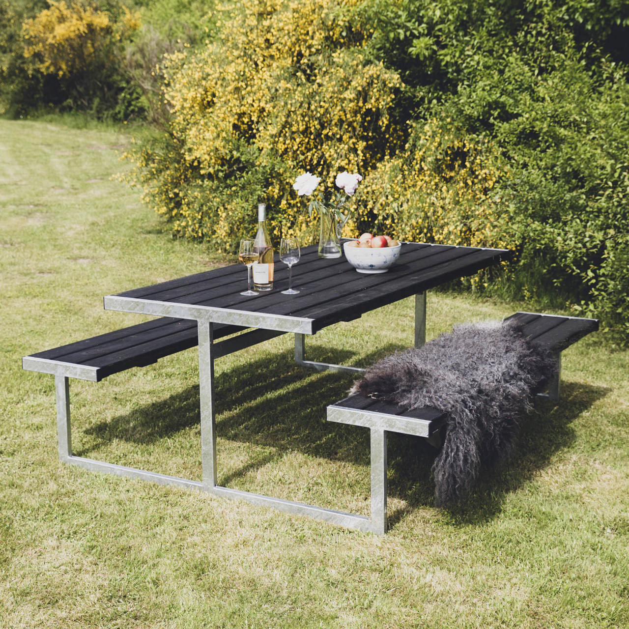 Picnic table 