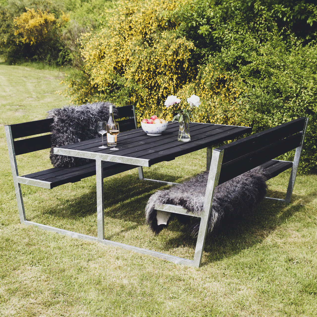 Picnic table 
