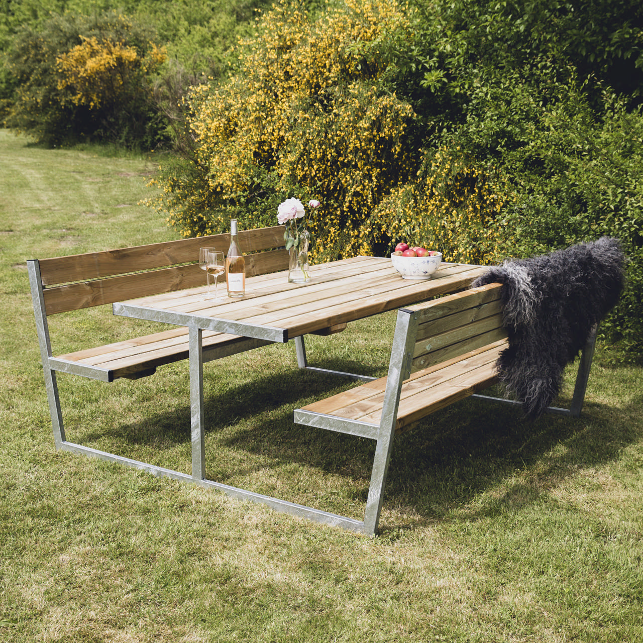 Picnic table 