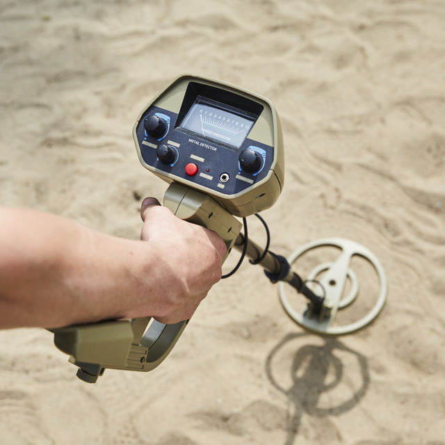 Metal detector, intermediate level