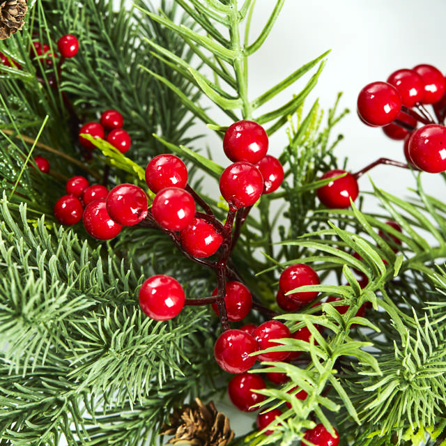 Artifcial wreath Ø60 cm m bær w/berries and pine needles