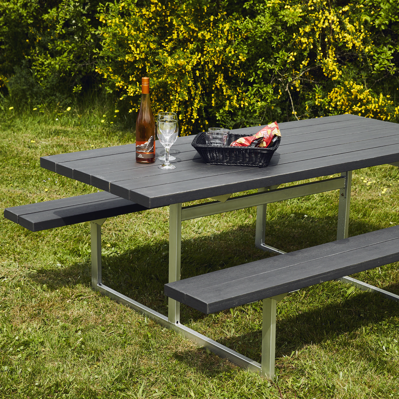 Picnic table 