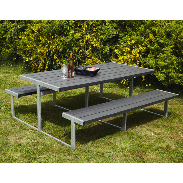 Picnic table 