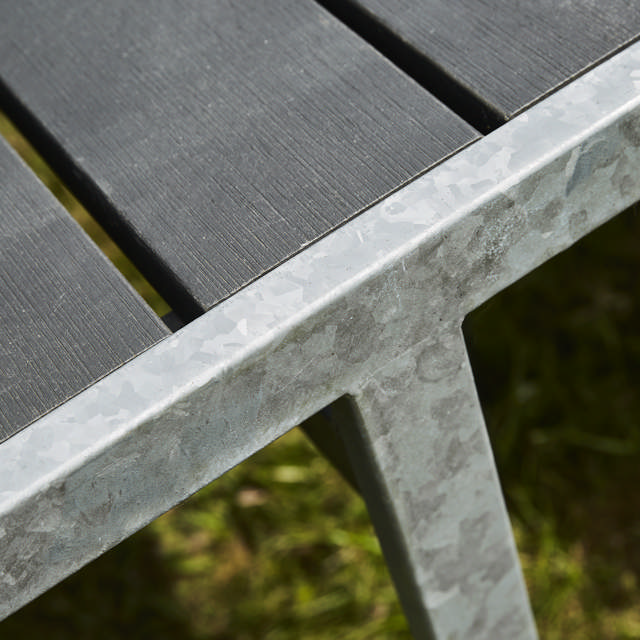 Picnic table 