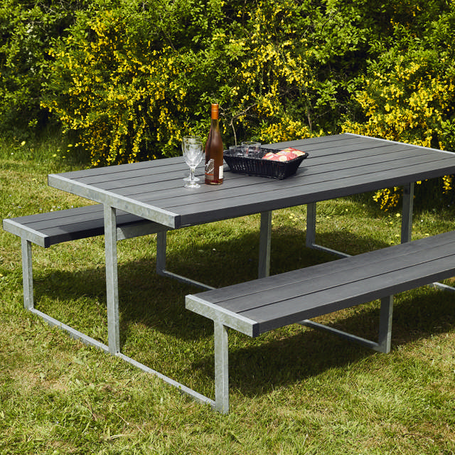Picnic table 
