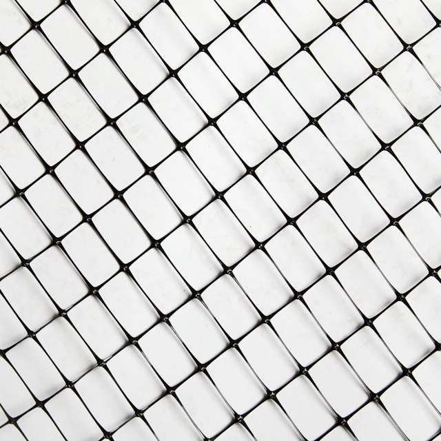 Plastic net 20 x 35 mm mesh, 2,0 x 20 m, black, NORDIC FENCE