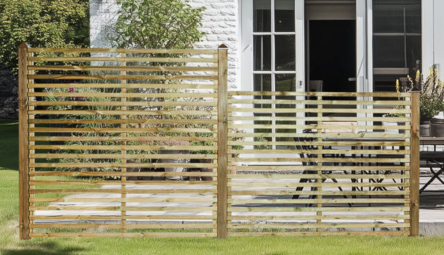 Louvered fence