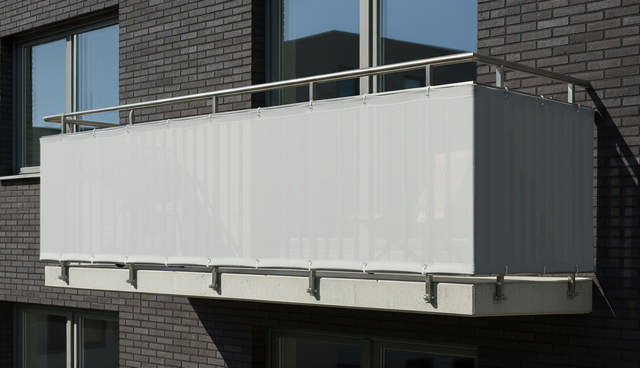 Balcony screen